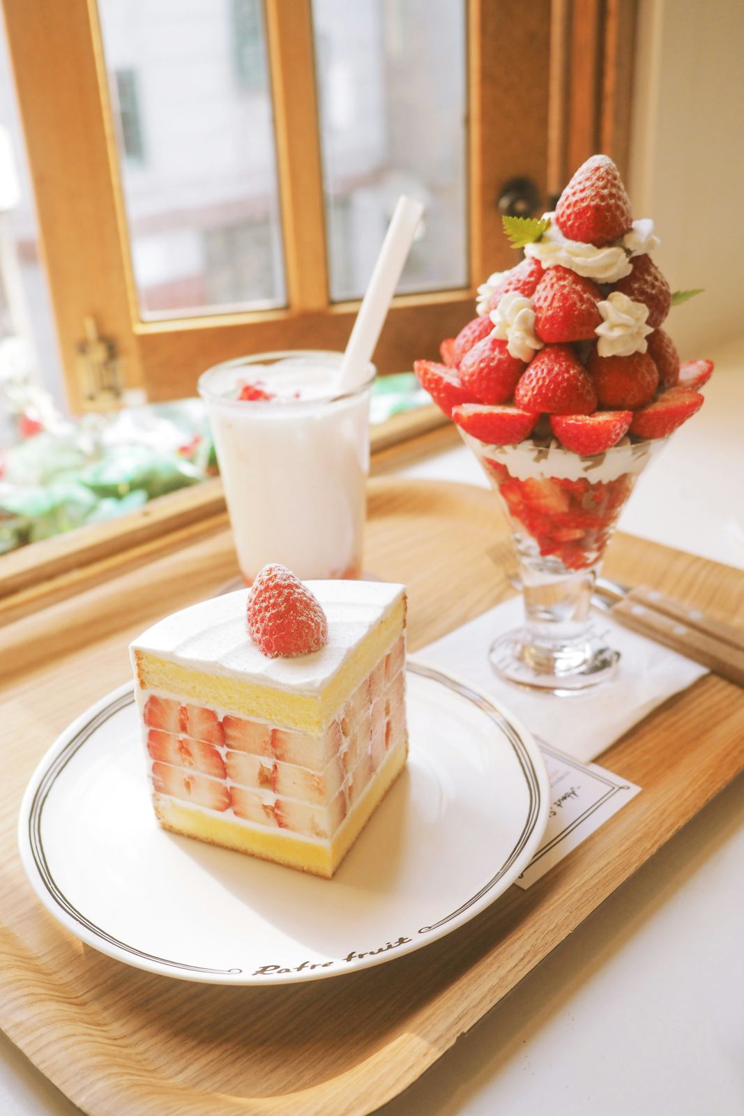 パフェとお茶 ひよりの店内・外観